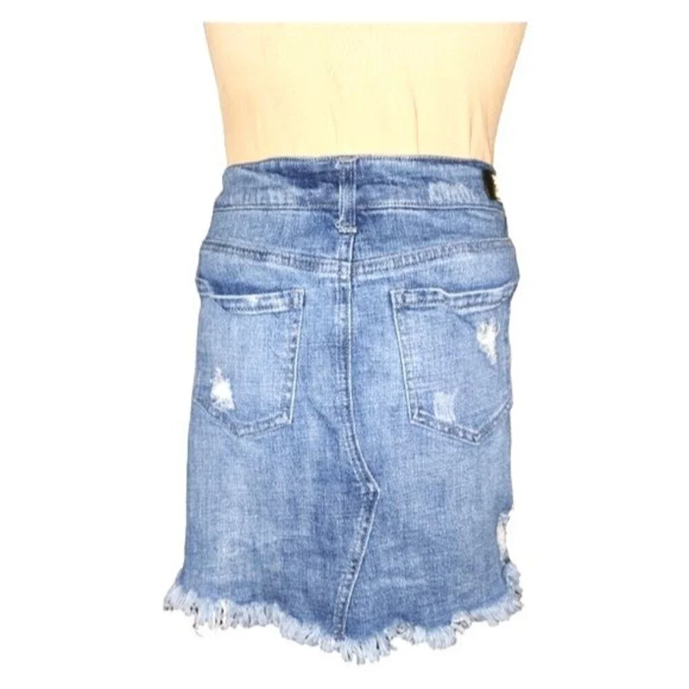 Celebrity Pink Distressed Cadillac Med Wash Denim Mini Skirt Size 7/28‎